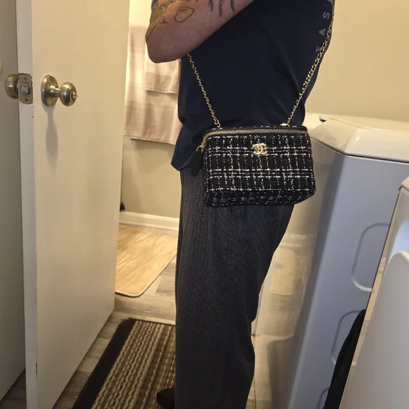 Chanel Black Tweed Crossbody Bag. New In The Box. - Picture 13 of 14